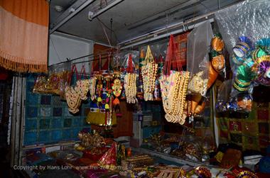 Bazaar near Meenakshi Temple, Madurai,_DSC_8005_H600